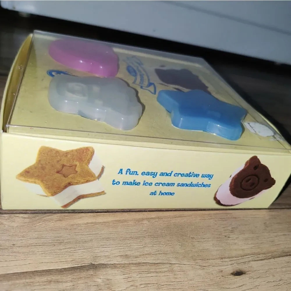 Williams-Sonoma 3 Pc Set (Cow- Star - Pig) Ice Cream Sandwich Freezer Molds